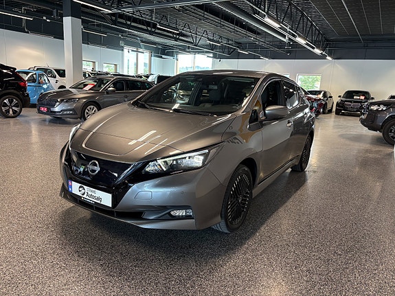 Nissan Leaf 3 of 5