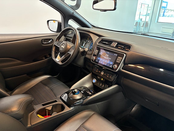 Nissan Leaf 9 of 18
