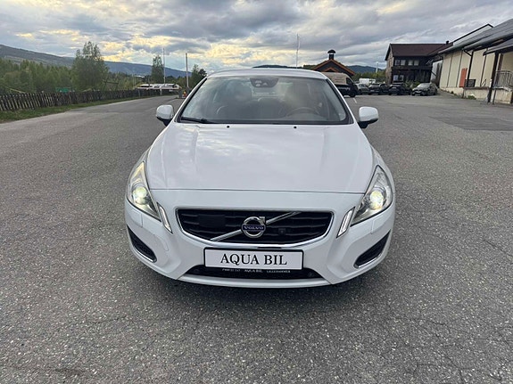 Volvo S60 3 of 5