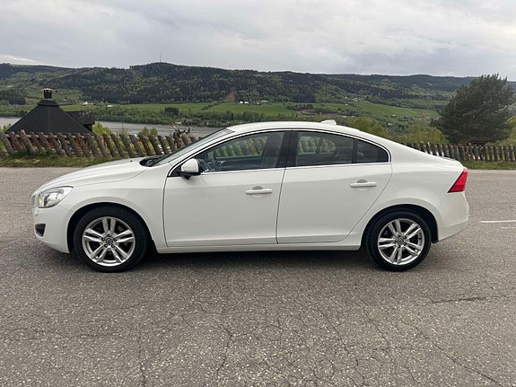 Volvo S60 4 of 5