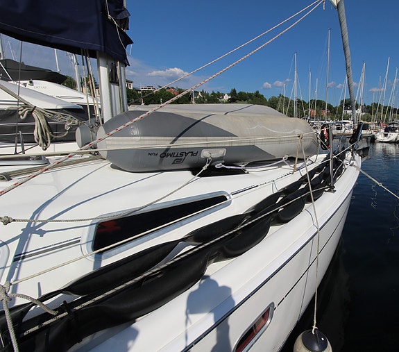 Hunter 36 Legend - Romslig og fin familieseiler! 4 of 30