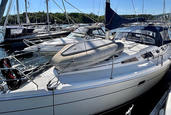 Hunter 36 Legend - Romslig og fin familieseiler! 6 of 30