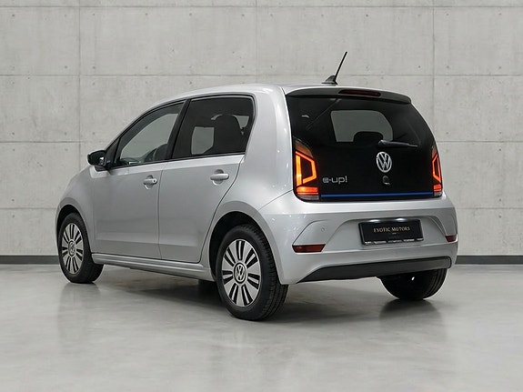 Volkswagen UP! 4 of 5