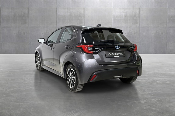 Toyota Yaris 4 of 5