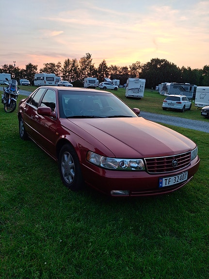 Cadillac STS 3 of 3
