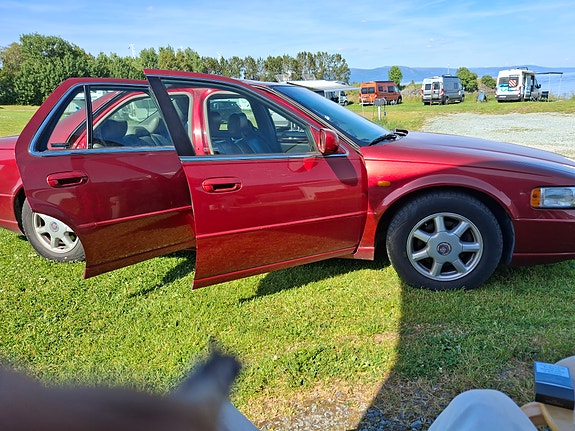 Cadillac STS 2 of 3