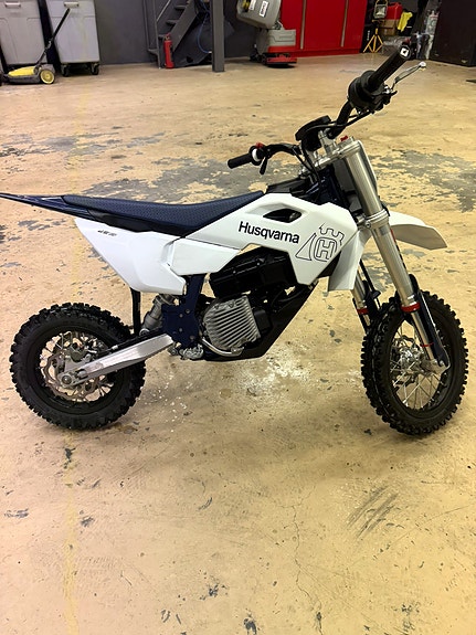 Husqvarna EE5 3 of 5