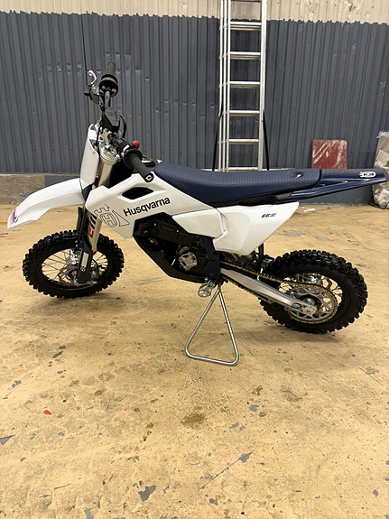 Husqvarna EE5 2 of 5