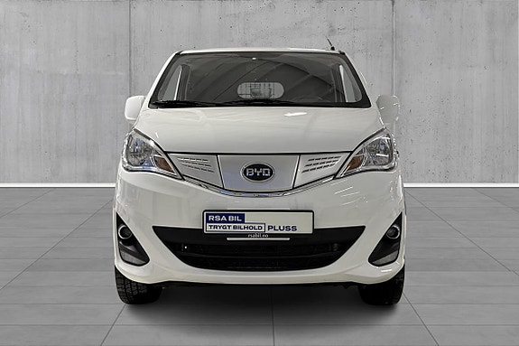 BYD T3 2 of 5
