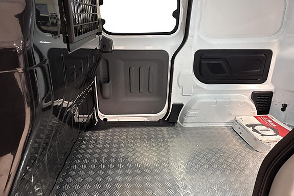 BYD T3 16 of 18