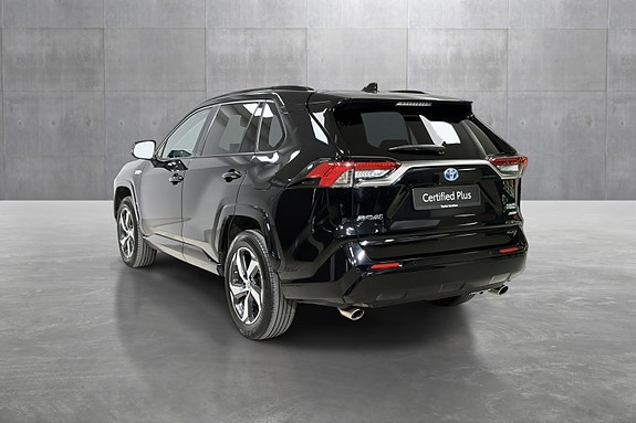Toyota RAV4 Plug-in Hybrid 3 of 5