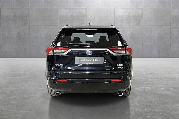 Toyota RAV4 Plug-in Hybrid 4 of 5
