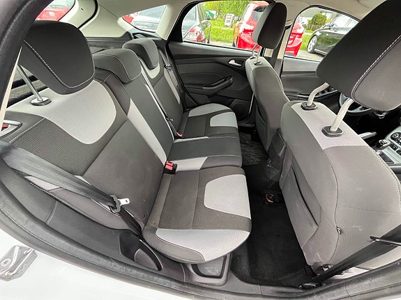 Ford Focus 9 of 13