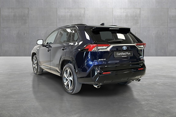 Toyota RAV4 Plug-in Hybrid 4 of 5