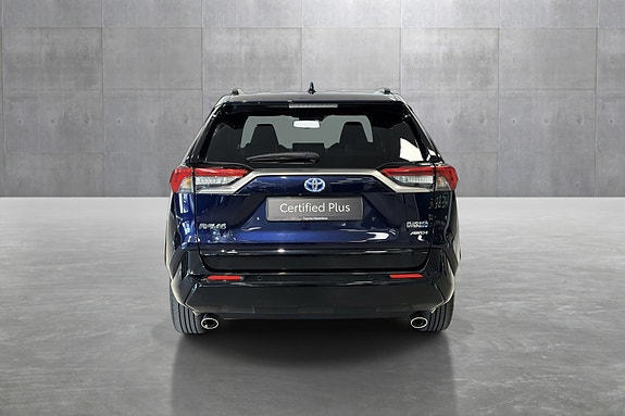 Toyota RAV4 Plug-in Hybrid 3 of 5