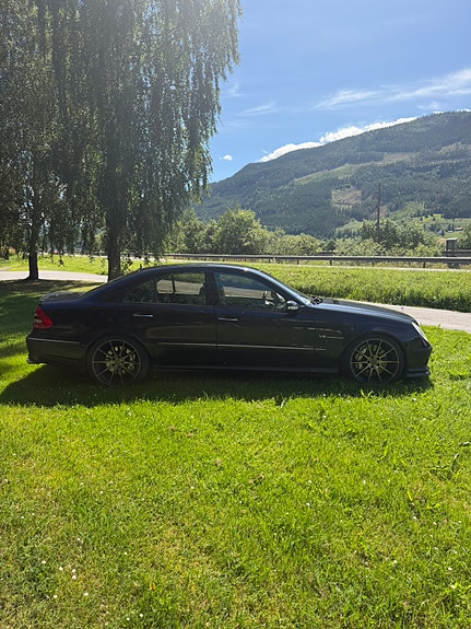 Mercedes-Benz E55 4 of 5