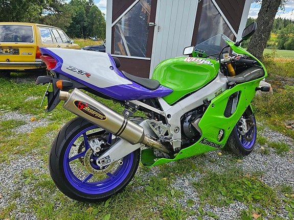 Kawasaki Ninja ZX-7R 3 of 13