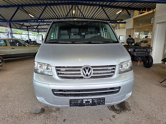 Volkswagen Caravelle 2 of 5