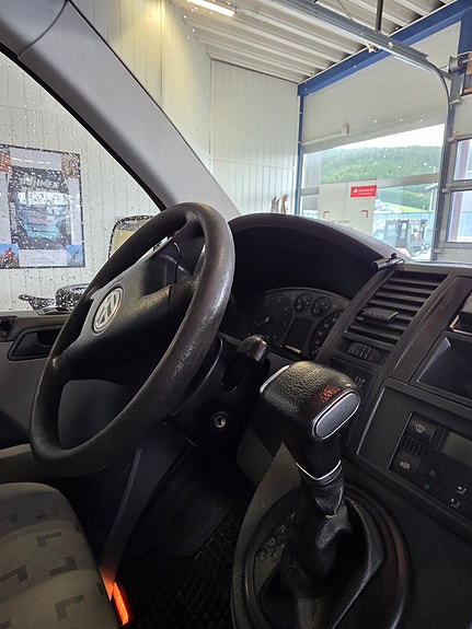 Volkswagen Caravelle 6 of 16