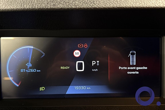 Peugeot e-Expert 13 of 16
