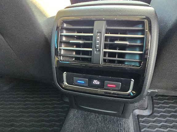 Volkswagen Passat 21 of 30