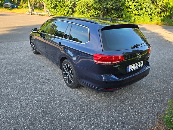 Volkswagen Passat 7 of 30