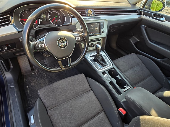Volkswagen Passat 18 of 30