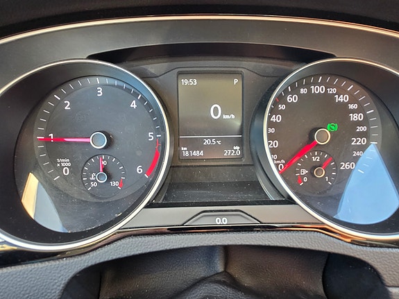 Volkswagen Passat 17 of 30