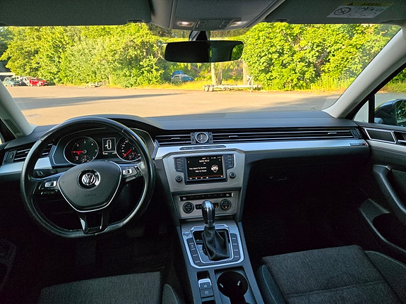 Volkswagen Passat 12 of 30