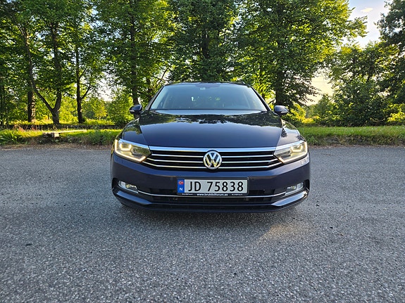 Volkswagen Passat 5 of 30