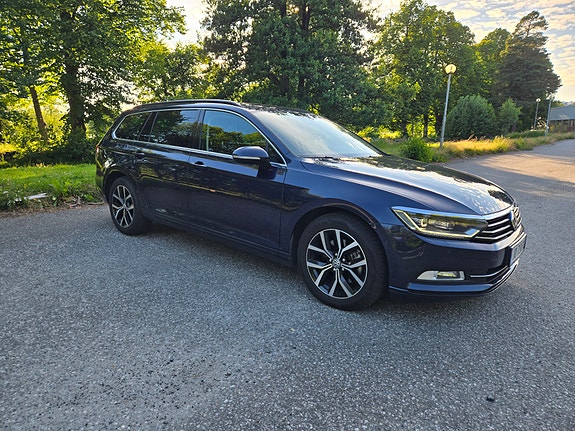 Volkswagen Passat 2 of 30