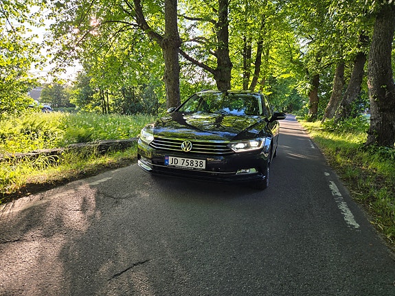 Volkswagen Passat 4 of 30