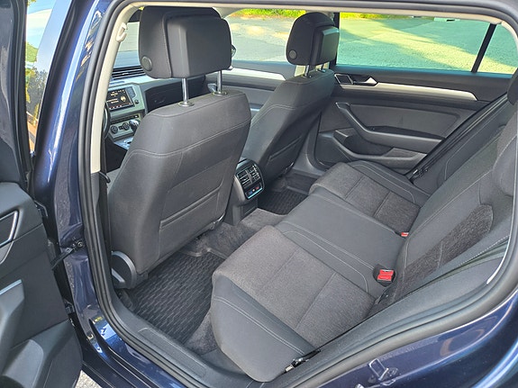 Volkswagen Passat 15 of 30
