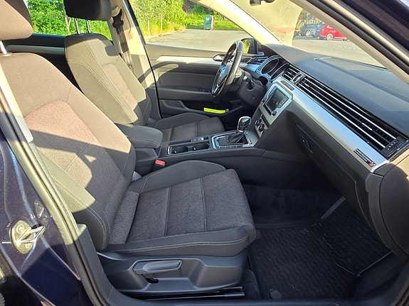 Volkswagen Passat 20 of 30