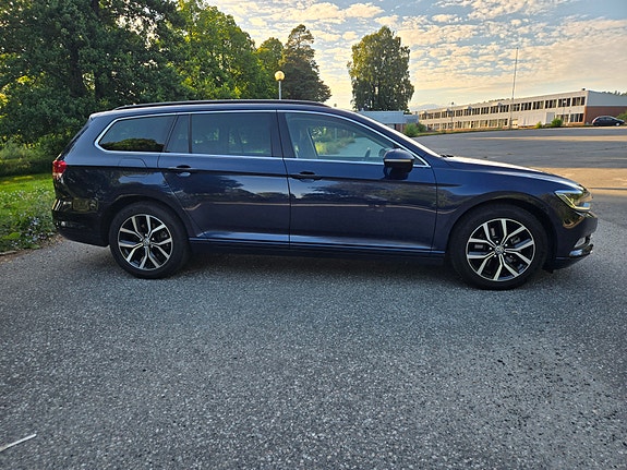 Volkswagen Passat 10 of 30