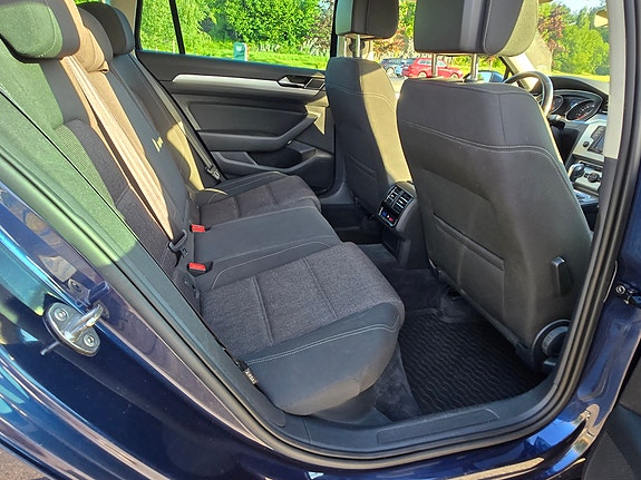 Volkswagen Passat 22 of 30