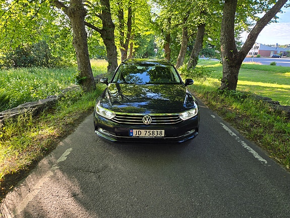 Volkswagen Passat 3 of 30