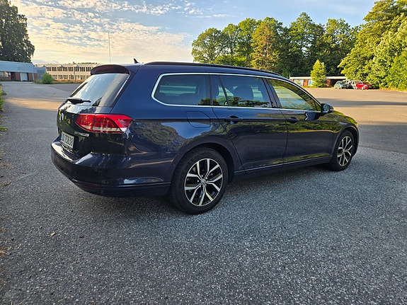 Volkswagen Passat 9 of 30