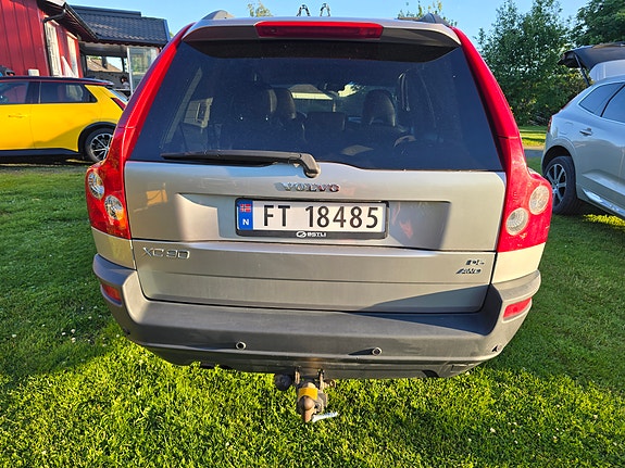 Volvo XC90 4 of 5