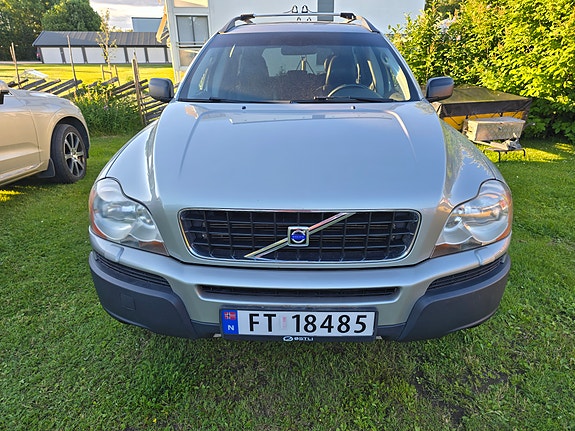 Volvo XC90 3 of 5