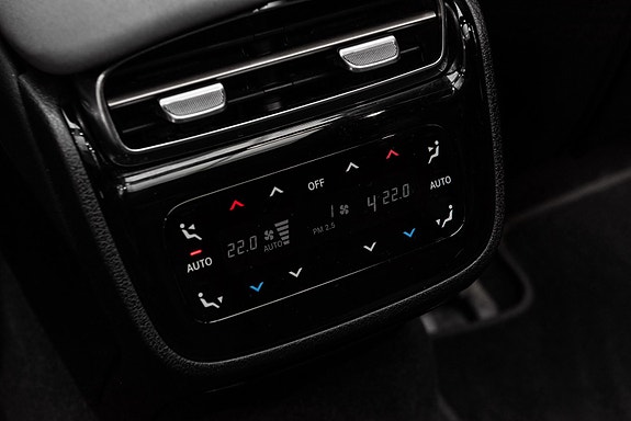 Mercedes-Benz EQS580 17 of 30