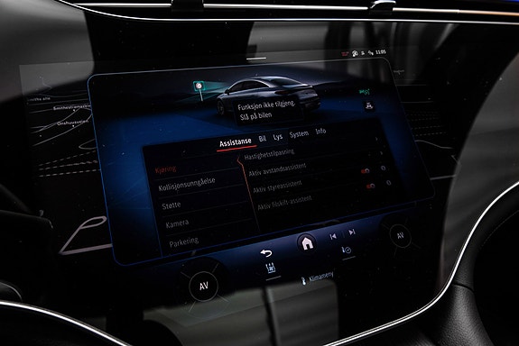 Mercedes-Benz EQS580 25 of 30