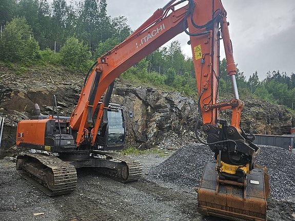 Hitachi ZX 210 LC-5 4 of 5