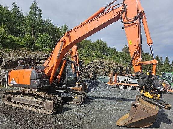 Hitachi ZX 210 LC-6 4 of 5