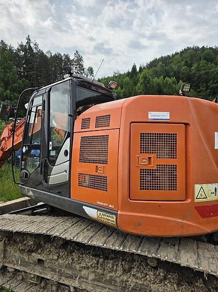 Hitachi ZX 225 US LC-6 2 of 5