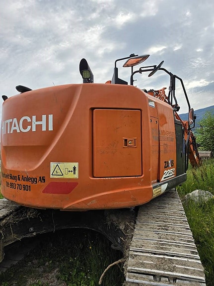 Hitachi ZX 225 US LC-6 4 of 5