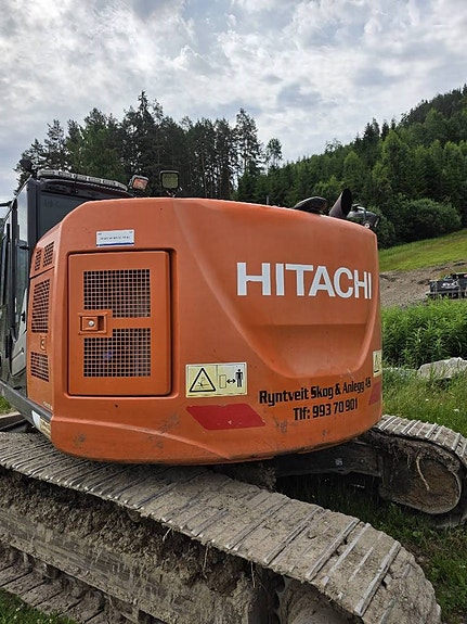 Hitachi ZX 225 US LC-6 3 of 5