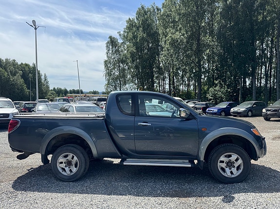 Mitsubishi L200 2 of 5