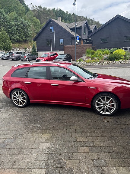 Alfa Romeo SPORTWAGON 2 of 5