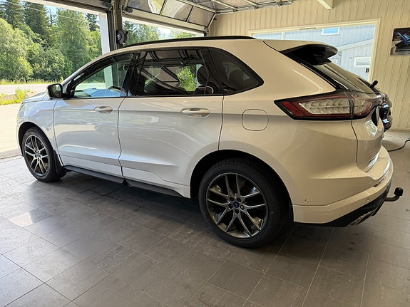 Ford Edge 4 of 5